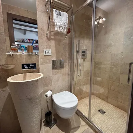 Superbe Entierement Equipee A 1min De La A Pieds. Centre Apartment Menton