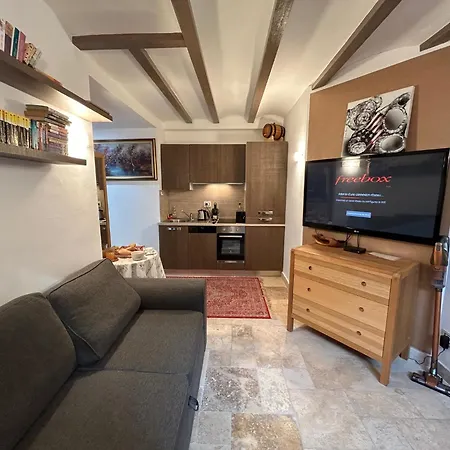 Apartment Superbe Entierement Equipee A 1min De La A Pieds. Centre